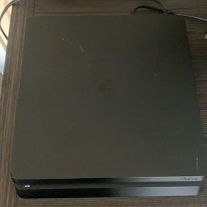 I’m Selling a Sony PS4 Black